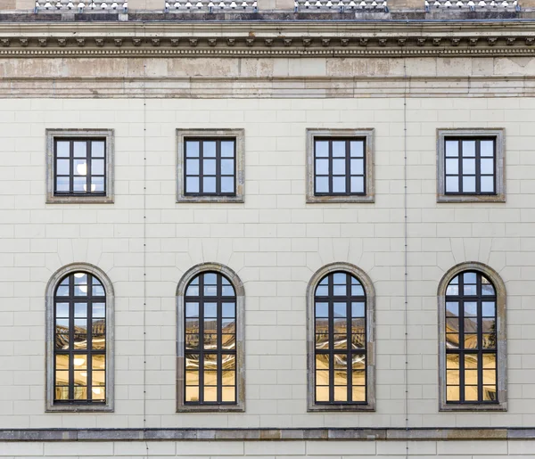 Berlin Humboldt Üniversitesi 1810'ın tarihi Cephesi — Stok fotoğraf