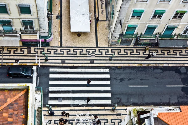 Birds view to a crosswalk in the old part of Lisbon, portugal — Stock Photo, Image