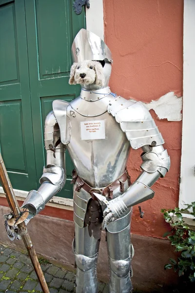 Knights armour för att säljas i en butik men hjälmen visar en fin — Stockfoto