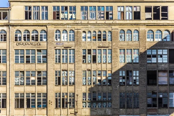 Vue sur la façade d'une maison de démolition à Berlin — Photo