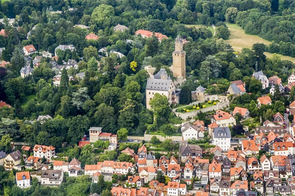 Vista aérea al Castillo de Kronberg con pueblo antiguo — Foto de Stock