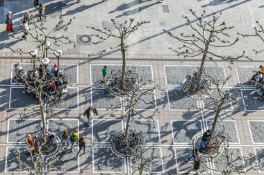 insanlar zeil öğle Frankfurt'ta yürüyüş