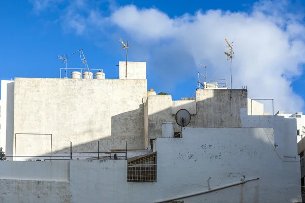 Detalj av arkitekturen i Arrecife med vit tvättat väggar — Stockfoto