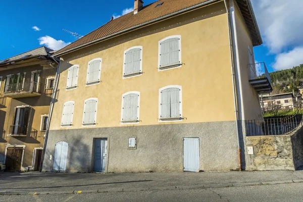 Aldeia com casas antigas em Seyne les Alps — Fotografia de Stock