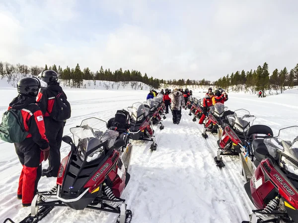 People with snow scooter on tour — Stock Photo, Image