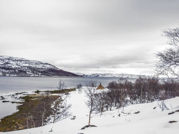 積雪下でノルウェーを風景します。 — ストック写真