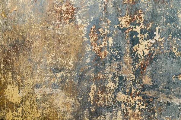 Old grunge wall of an old house with remainings of color — Stock Photo, Image