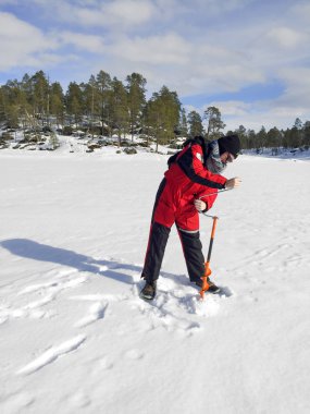  turistler Inari balıkçılık buz