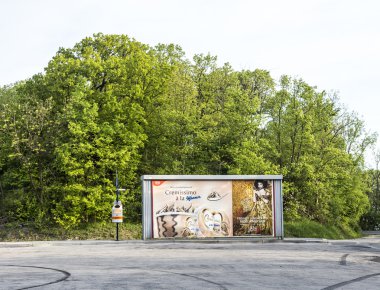 Poster bir otobüs durağında, Viyana Avrupa şarkı c için hazırlanır