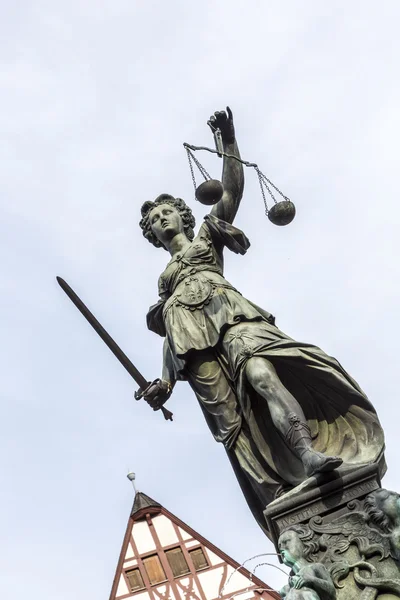 Justitia socha na náměstí Romer — Stock fotografie