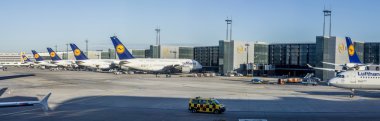 Terminal 1 Lufthansa yolcu uçak ile