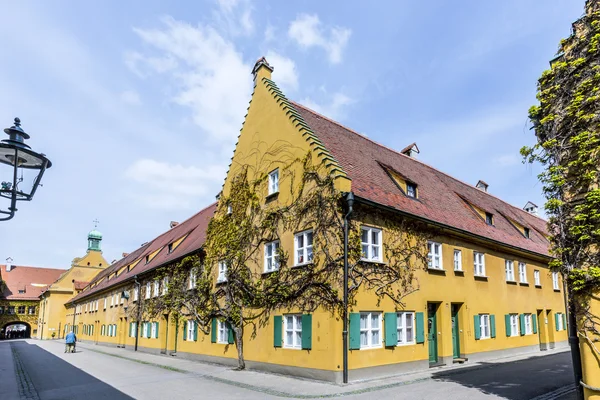 El Fuggerei es el complejo de viviendas sociales más antiguo del mundo — Foto de Stock