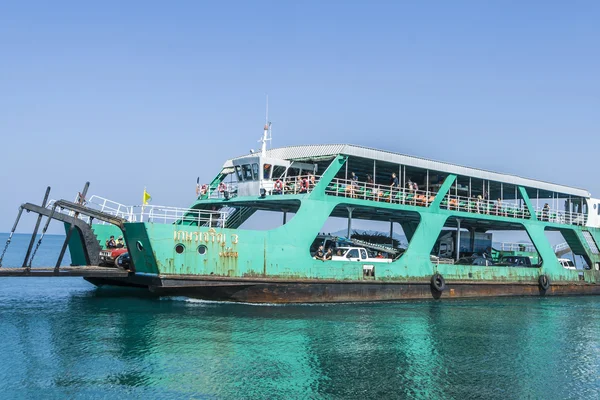 Traghetto arriva all'isola di Koh Chang — Foto Stock