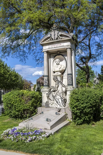 Dernière place de repos de l'architecte Carl Hasenauer au Vienne Cen — Photo