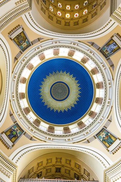 Inside the chappel Karl Borromaeus of the central cemetery in V — Stock Photo, Image