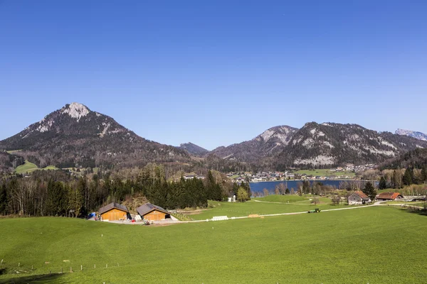 Lago Fuschl com belo panorama alpes — Fotografia de Stock