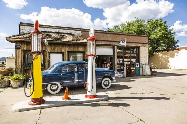 Alte retro-tankstelle in williams — Stockfoto