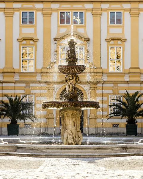 Binnenplaats van de historische Melk abdij, Oostenrijk — Stockfoto