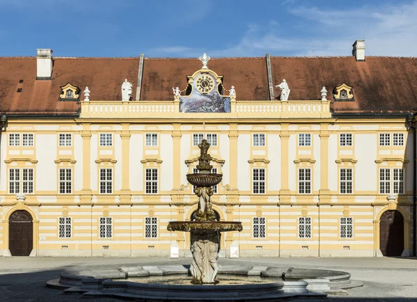 Cortile della storica Abbazia di Melk, Austria — Foto Stock