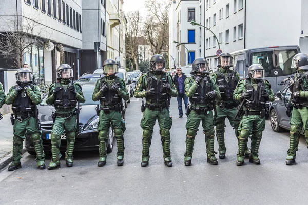 Police pays attention at demonstration against EZB and Capitalis — Stock Photo, Image