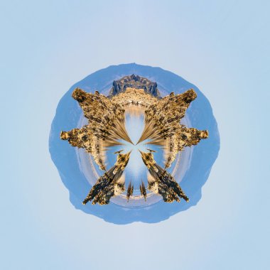 Mono Gölü yakınındaki küçük gezegen perspec Lee Vining Kaliforniya'da