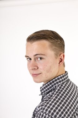  Akıllı dost görünümlü genç çocuk