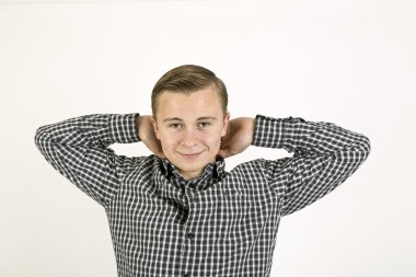  Akıllı dost görünümlü genç çocuk