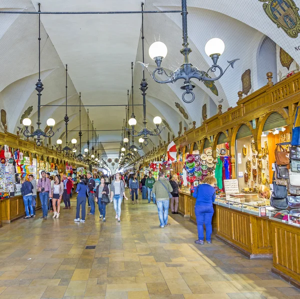 People shopping inside Sukiennice — Stock Photo, Image