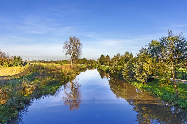 Paisaje en el río Nidda en Frankfurt — Foto de Stock