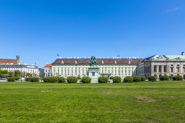 Heldenplatz en Viena con caballo — Foto de Stock