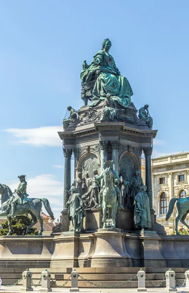 Maria Theresia pomnik przed Muzeum historii sztuki — Zdjęcie stockowe