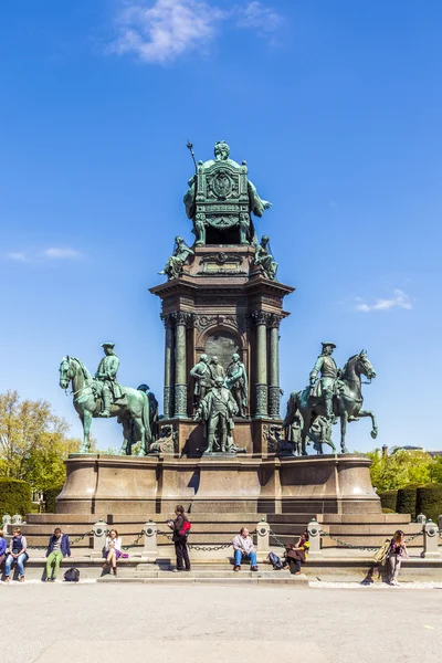 Monumento a María Teresa frente al museo Kunsthistorisches — Foto de Stock