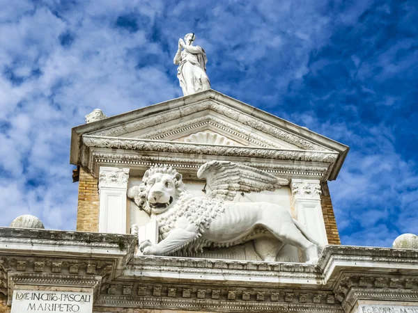 Leão medieval, símbolo da República de Veneza, Itália — Fotografia de Stock
