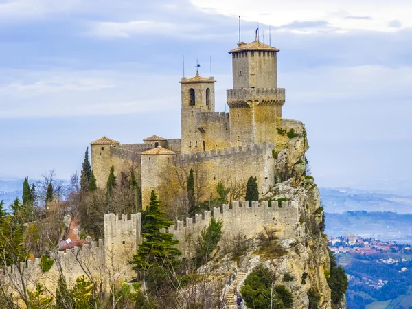 Castelo de San Marino na colina — Fotografia de Stock