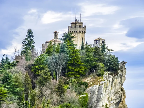 Castle of San Marino på bakken - Stock-foto