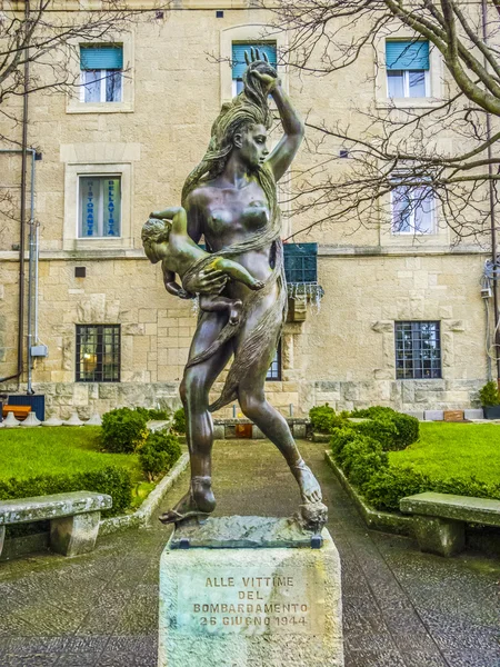 Statua pamiętać Ww 2 i bombardowania w San Marino. — Zdjęcie stockowe