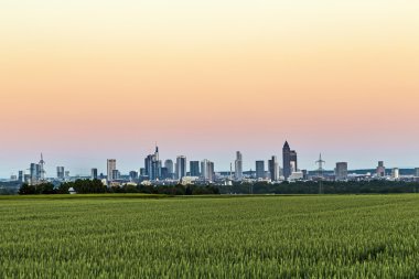 Frankfurt am Main ufuk çizgisine panoramik görüntü