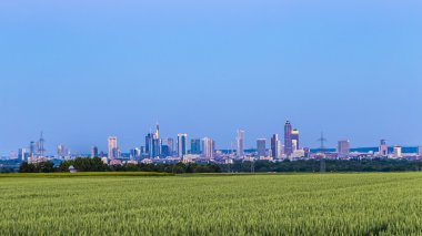 Frankfurt am Main ufuk çizgisine panoramik görüntü