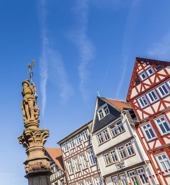 Historic market place with statue in Butzbach — Stock Photo, Image