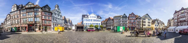 La gente gode del bellissimo mercato medievale di Butzbach — Foto Stock