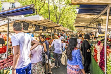 Chaillot, Paris çiftçi pazarda kişi ziyaret