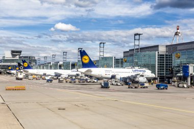 Terminal 1 Frankfurt Yolcu uçakları ile