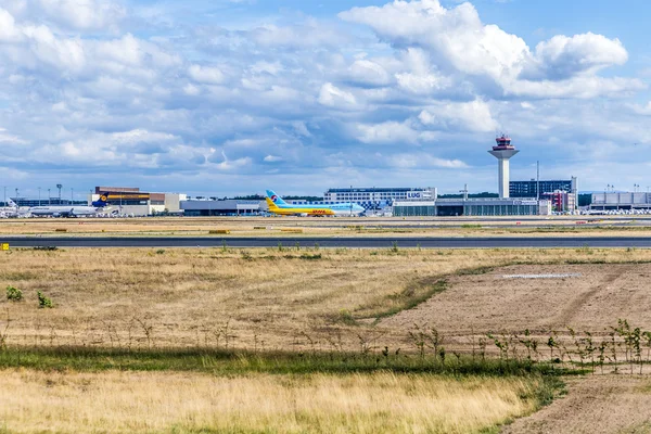 Vista sull'area di carico dell'aeroporto internazionale di Francoforte — Foto Stock