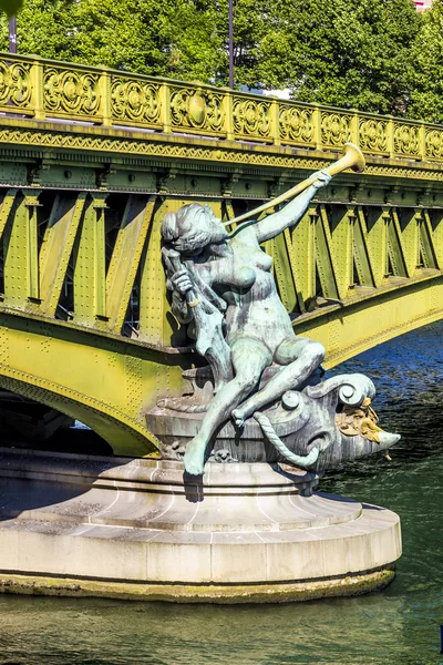 Sculptuur in Pont de Grenelle - Parijs — Stockfoto
