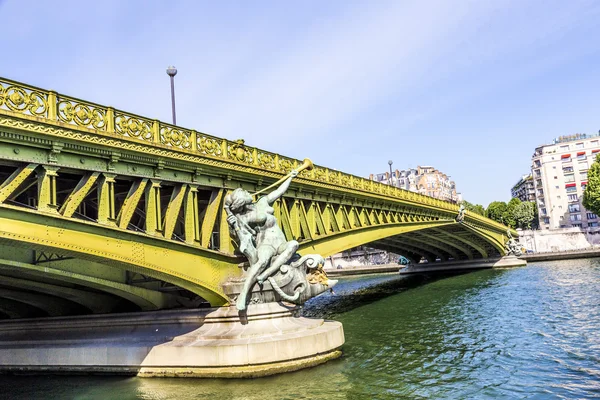 Sculpture at Pont de Grenelle - Paris — Stock Photo, Image