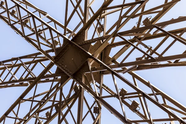 Abstrakte Ansicht von Details des Eiffelturms in Paris, Frankreich — Stockfoto