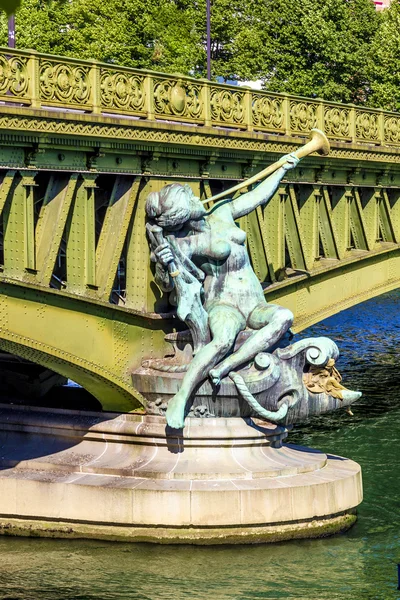 Skulptur vid Pont de Grenelle - Paris — Stockfoto
