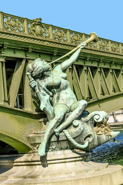 Escultura em Pont de Grenelle - Paris — Fotografia de Stock