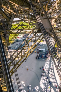 insan asansörü eiffel çekici Güney kulesine bekleyin