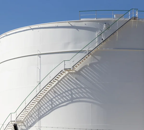 White tanks in tank farm with iron staircase — Stock Photo, Image